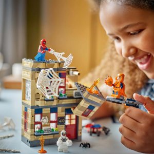 Lego Peter Parker’s Apartment 76317 (394 Pieces)