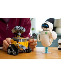 Lego WALL-E and EVE 43279 (811 Pieces)